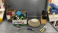 BOX OF KITCHEN ITEMS - UTENSILS, KNIVES IN BLOCK, SMALL SET OF STONEWARE PLATES,