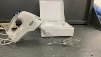 B&D HAND MIXER - POWERPRO