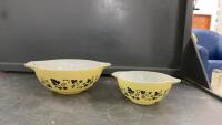 (2) VINTAGE PYREX BOWLS