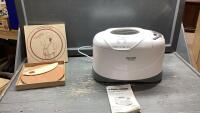 BLACK + DECKER BREAD MACHINE + 10&rdquo; PIZZA STONE
