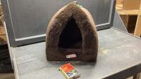 PET BED AND DOG NAIL TRIMMERS