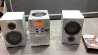 SANYO COMPACT STEREO SYSTEM + MINI KEYBOARD