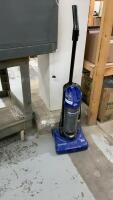 COMPACT DIRT DEVIL UPRIGHT VACUUM - BAGLESS