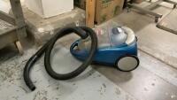 BISSELL CANISTER BAGLESS VACUMM - NO POWER HEAD