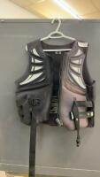 BODY GLOVE ADULT LIFE JACKET