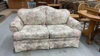 FLORAL LOVESEAT