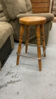 SINGLE WOOD STOOL - COUNTER HEIGHT