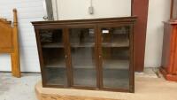 TOP PIECE OF A DISPLAY CABINET
