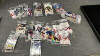 ASSORTED HOCKEY SPORTS CARDS -