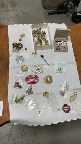 COSTUME JEWELRY - BROOCHES, RCAF UNIFORM BUTTONS, TIE CLIPS, CUFF LINKS