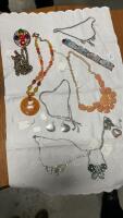 COSTUME JEWELRY - RINGS, NECKLACES & EARRINGS