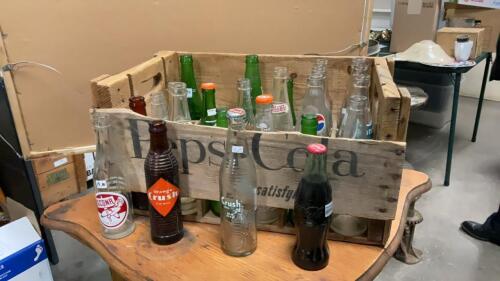 PEPSI-COLA WOOD CRATE W VINTAGE POP BOTTLES