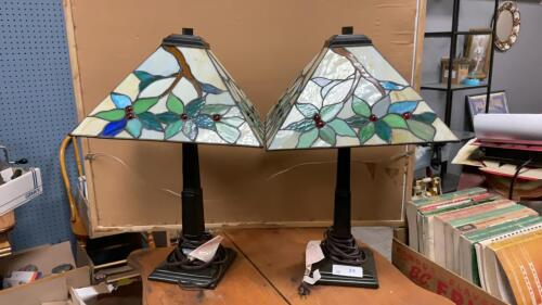 PAIR OF TIFFANY INSPIRED TABLE LAMPS
