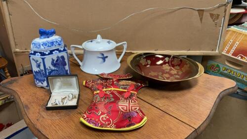VINTAGE CUFFLINKS & TIE CLIP, ORIENTAL PORCELAIN, WINE BOTTLE KIMONO, CARLTONWARE DISH, NIPPON COVERED 2-HANDLED BOWL