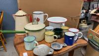 COLLECTION OF VINTAGE ENAMELWARE - CHAMBER POT, POT W/LID, KETTLE, MUGS, STRAINERS, &ldquo;WHITE&rdquo; MEASURING CONTAINER