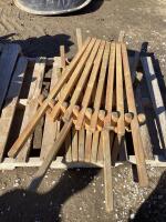(2) FOLDABLE WOODEN CHAIR