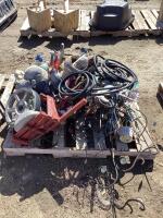 PALLET OF MISCELLANEOUS OUTDOOR GARDEN DECOR