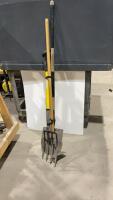 BUNDLE OF YARD TOOLS - POTATOE FORK, HOE, SPADE