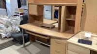 DESK WITH UPPER HUTCH