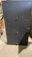 METAL CABINET W/ KEY
