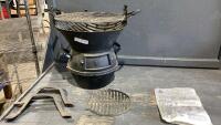 LOG CABIN DUTCH OVEN CHARCOAL BBQ - NEEDS ASSEMBLY