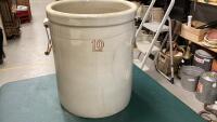TEN GALLON MEDALTA CROCK HAS HANDLES
