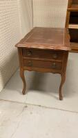 VINTAGE END TABLE W/ (2) DRAWERS