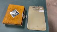 RETRO &ldquo;OUR FRIENDS&rdquo; PHOTO ALBUM & METAL CLIP BOARD