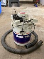 SHOP-VAC WET/DRY VACUUM CLEANER & CORDED LIGHT BULB