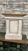 WOOD PODIUM