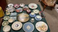 MISC VINTAGE DISHES - ROYAL FAMILY, WEDGWOOD PLATES & MUG, (2) TEA CUPS & SAUCERS, COLLECTOR PLATES, ETC