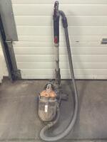 DYSON VACUUM CLEANER