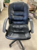 BLACK OFFICE CHAIR