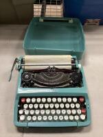 ANTIQUE SINGER TYPE WRITER