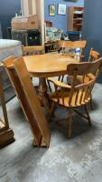 ROUND PEDESTAL TABLE W/ (4) CHAIRS & (2) LEAVES