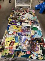 ASSORTMENT ANTIQUE & COLLECTING, ANTIQUE INFO MAGAZINES & MISCELLANEOUS BOOKS