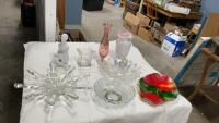 VINTAGE MISC GLASSWARE, PLASTIC TRAY, BELFOR STATUE