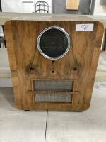 ANTIQUE PEGASUS LEEDS RADIO