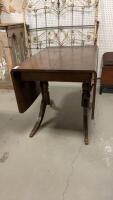 VINTAGE DROP LEAF TABLE W/ DUNCAN FYFF STYLE LEGS AND (2) LEAVES