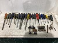 SHOP BOX W/ ASSORTMENT OF SCREW DRIVERS & DRILL BITS