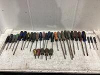 ASSORTMENT OF SCREWDRIVERS