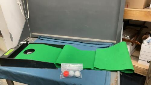PRACTICE PUTTING MACHINE & GREEN