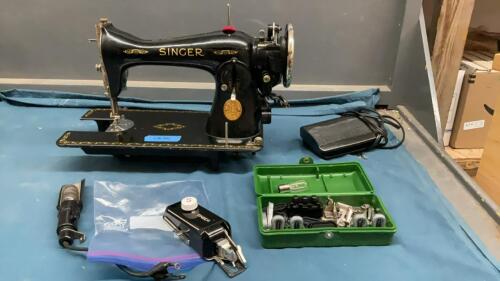 1938 ANTQUE SINGER SEWING MACHINE & ACCESSORIES