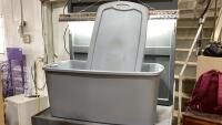 REALLY LARGE STERILITE LIDDED TOTE