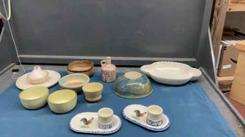 BOX OF POTTERY & CERAMIC ITEMS