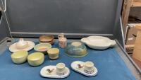 BOX OF POTTERY & CERAMIC ITEMS