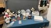 BOX W/ COW DECOR - (4) COLLECTOR PLATES, CREAMER, WIND CHIMES, STUFFIE, ETC