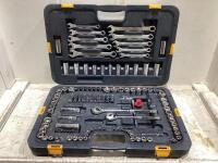 MASTERCRAFT MULTI-WRENCH/SOCKET SET