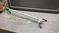 GRABBER STICK