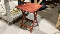 FOLDING TABLE
